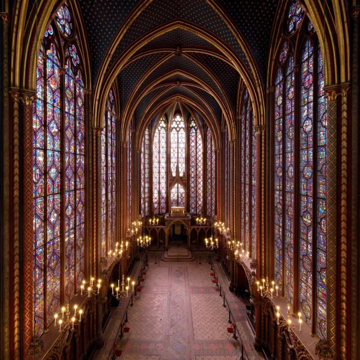 Sainte-Chapelle de Paris, nef de la chapelle haute, vers l'abside. © Benjamin Gavaudo - Centre des monuments nationaux.